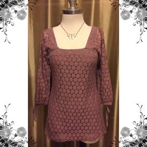 Solitaire Top with Renaissance Appeal